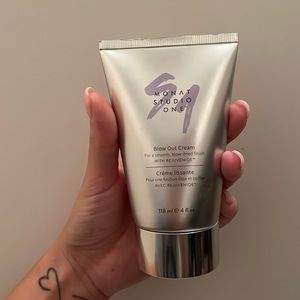 Used Monat blow out cream